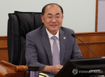 회의 주재하는 최재원 부산대 신임 총장