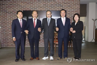 이명박 전 대통령 예방한 황우여 비대위원장