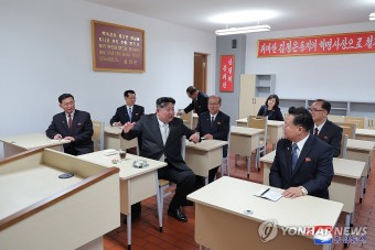 북한 김정은, 완공된 당 중앙간부학교 방문