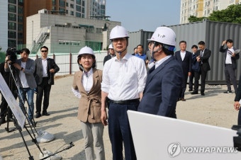 흑석동 9구역 현장점검 하는 한덕수 총리