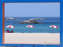 강릉 경포는 벌써 여름