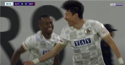 축구선수 황의조, 튀르키예 프로축구 리그서 주목받아 세 번째 골 넣는 도중 역전 패배화 여정 (74글자)