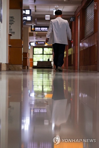 의대교수들, '일주일 휴진' 철회 시사