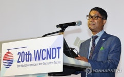 환영사 하는 국제비파괴검사학회 바부 의장
