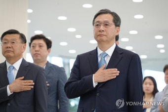 국민의례 하는 윤영빈 우주항공청장