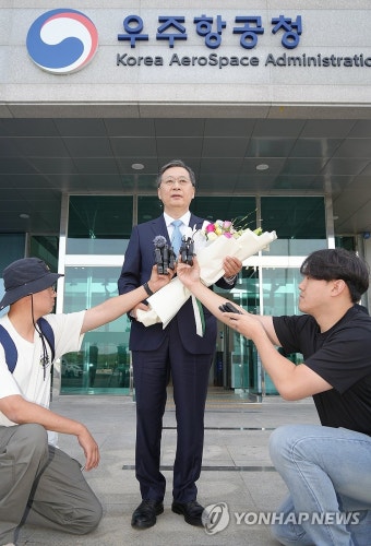 출근 소감 밝히는 윤영빈 우주항공청장