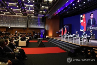 한일중 비즈니스 서밋 연설하는 윤석열 대통령