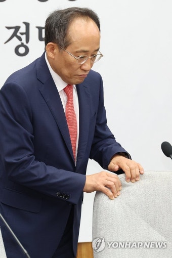 원내대책회의 참석하는 추경호 원내대표