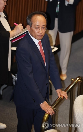 본회의 참석한 추경호 원내대표