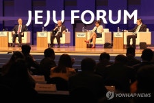 연설하는 후쿠다 야스오 전 총리
