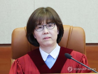 선고 시작 기다리는 이미선 헌법재판관