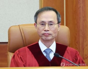 선고 시작 기다리는 김기영 헌법재판관