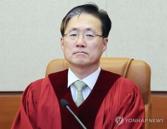 선고 시작 기다리는 김형두 헌법재판관