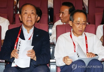 자리에 앉는 황우여-추경호