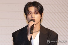 컴백 인사하는 우영