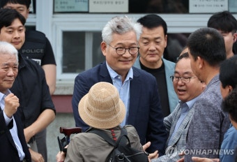 웃음 짓는 보석 석방 송영길 소나무당 대표
