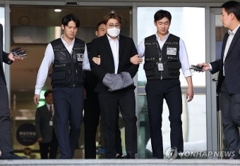 검찰 송치되는 김호중