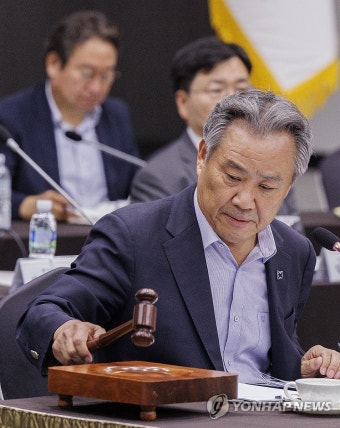 제31차 대한체육회 이사회 개회하는 이기흥 회장