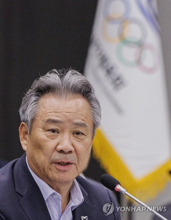 제31차 대한체육회 이사회에서 인사말 하는 이기흥 회장
