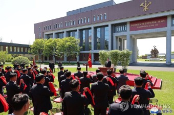 김정은, 당 중앙간부학교 개교식에서 기념사 및 첫 강의 참관