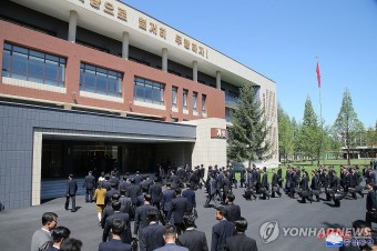 김정은, 당 중앙간부학교 개교식에서 기념사 및 첫 강의 참관