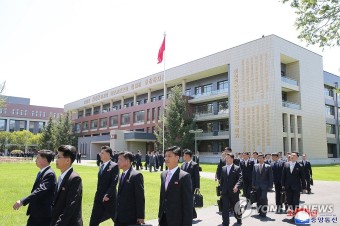 김정은, 당 중앙간부학교 개교식에서 기념사 및 첫 강의 참관