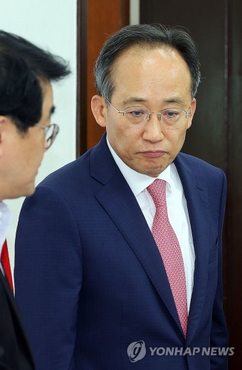 생각에 잠긴 추경호 원내대표