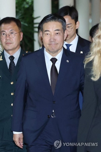 한미일 국방장관 회담 참석하는 신원식 장관