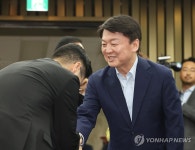 의원총회 참석하는 안철수 의원