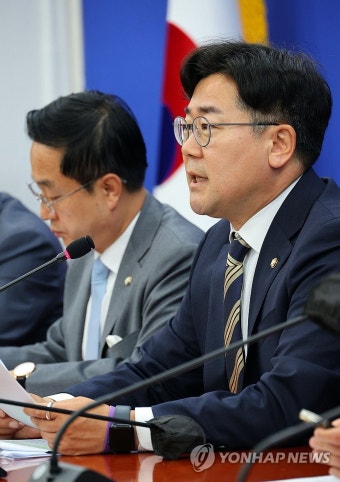 발언하는 박찬대 원내대표