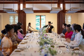 [한-아프리카 정상회의] 김건희 여사, 아프리카 정상 배우자 오찬 사전 공연 관람