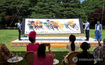 [한-아프리카 정상회의] 김건희 여사, 아프리카 정상 배우자들과 공연 관람