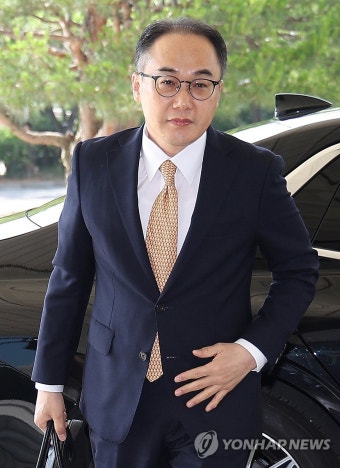 출근하는 이원석 검찰총장