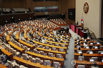 여당 불참 속에 당선된 우원식 국회의장