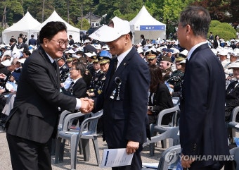 우원식 국회의장, 황우여 비대위원장과 인사