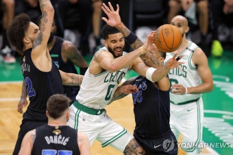 NBA 최다 18회 우승 도전 보스턴, 결승 1차전서 댈러스 완파