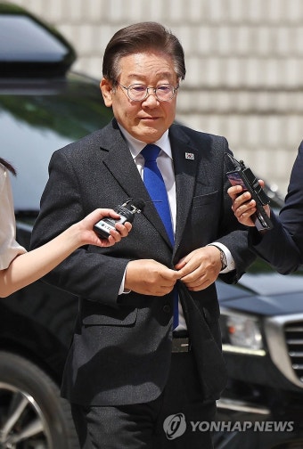 재판 출석하는 이재명 대표