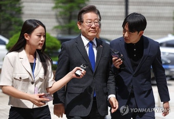 서울중앙지법 들어서는 이재명 대표