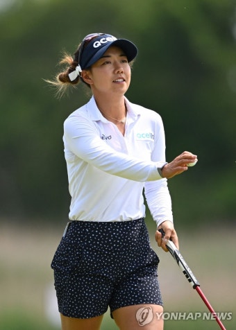 신지은, LPGA 투어 숍라이트 클래식 1R 2위…선두와 2타 차
