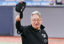 [프로야구전망대] 김경문 한화 감독, 친정 두산 상대로 900승 채울까