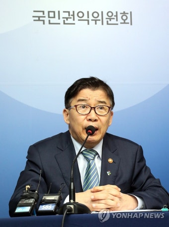 유철환 권익위원장, 