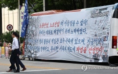 '파업선언' 삼성전자 노조, 사측과 대화 재개…협상 파행 2주만
