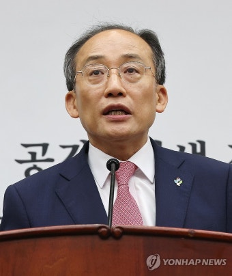 의원총회서 발언하는 추경호 원내대표