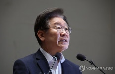 발언하는 이재명 대표