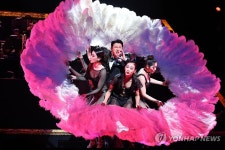 뮤지컬 시카고, 박건형의 화려한 무대