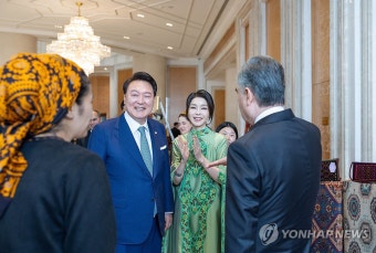 윤석열 대통령 부부, 투르크 최고지도자 부부와 친교오찬