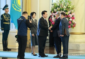 윤석열 대통령 부부, 카자흐스탄 공식 환영식 참석