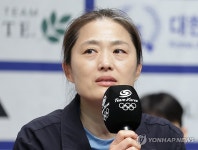 답변하는 김미정 감독