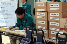 지진 피해 부안에 설치된 전기안전공사 천막