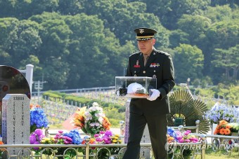 채상병 묘역 찾은 전 대대장